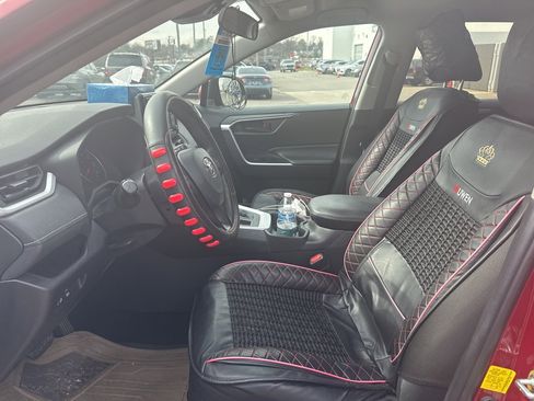 Used 2021 Toyota RAV4 LE image 7