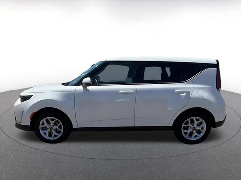 Used 2025 Kia Soul LX w/ LX Technology Package FWD image 9