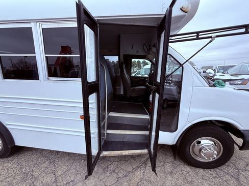 Used 2006 Chevrolet Express 3500 3500 2dr Commercial/Cutaway/Ch w/ School Bus Package image 13