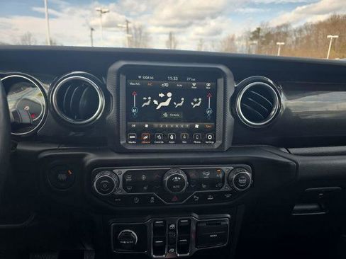 Used 2021 Jeep Wrangler Unlimited Sahara AWD/4WD image 32