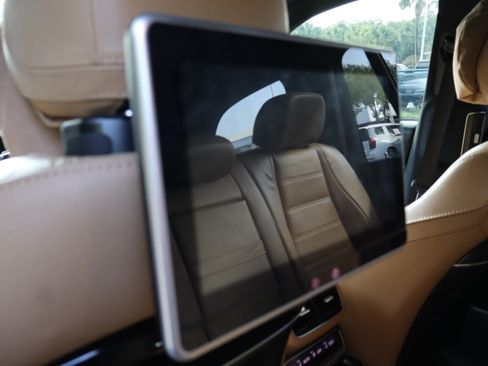 Used 2025 Mercedes-Benz GLS 580 4MATIC image 31