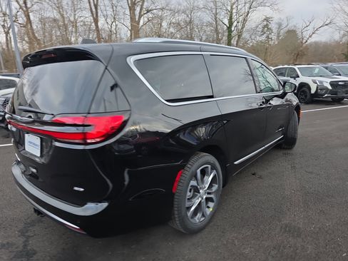 New 2026 Chrysler Pacifica Pinnacle image 23