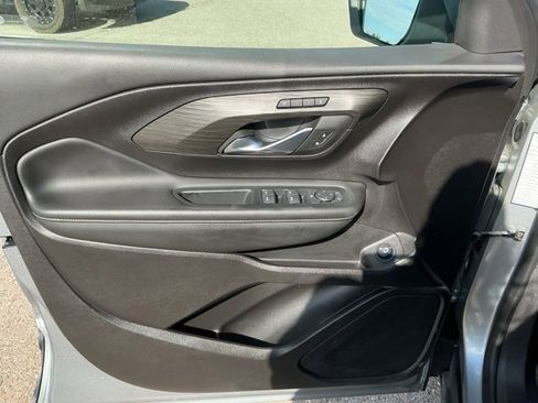 Used 2024 GMC Terrain SLT image 16