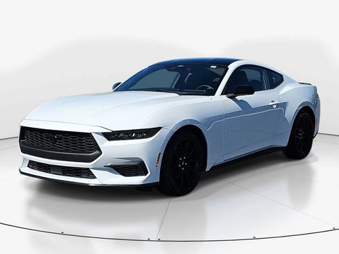 Used 2024 Ford Mustang Coupe image 7