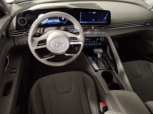 Used 2023 Hyundai Elantra SEL w/ Convenience Package FWD image 2