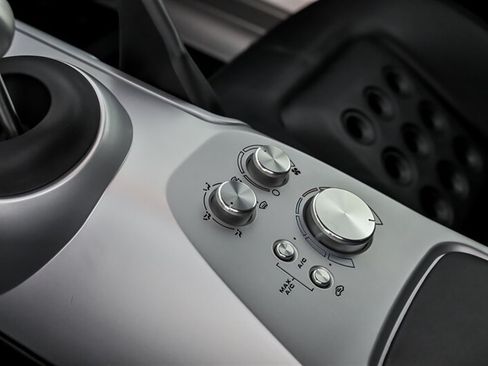 Used 2005 Ford GT RWD image 47