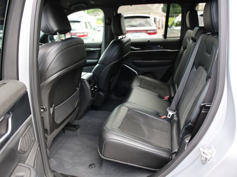 Used 2023 Jeep Grand Cherokee Trailhawk w/ Luxury Tech Group III AWD/4WD image 26