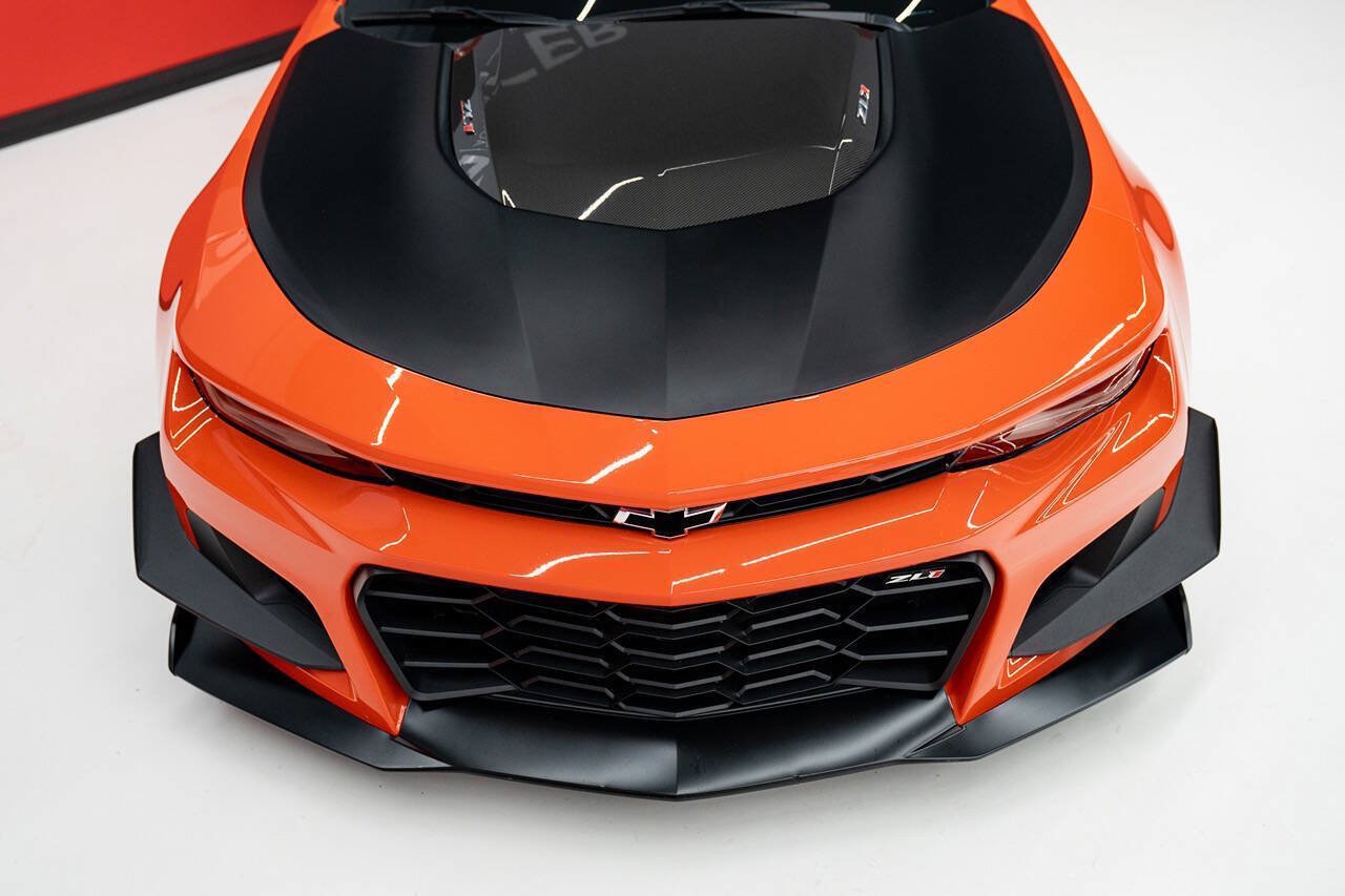 Used 2019 Chevrolet Camaro ZL1 RWD image 3