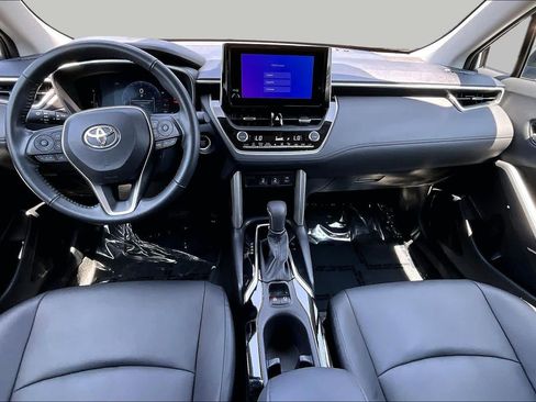 Used 2023 Toyota Corolla Cross XLE w/ Convenience Package AWD/4WD image 16