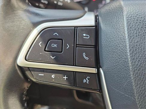 Used 2022 Toyota Highlander XLE AWD/4WD image 26