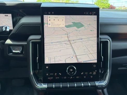 Used 2025 GMC Yukon Denali AWD/4WD image 27