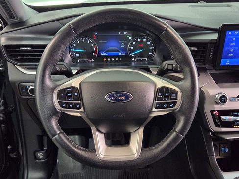 Used 2023 Ford Explorer XLT AWD/4WD image 20