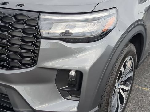 Used 2025 Ford Explorer ST-Line AWD/4WD image 9