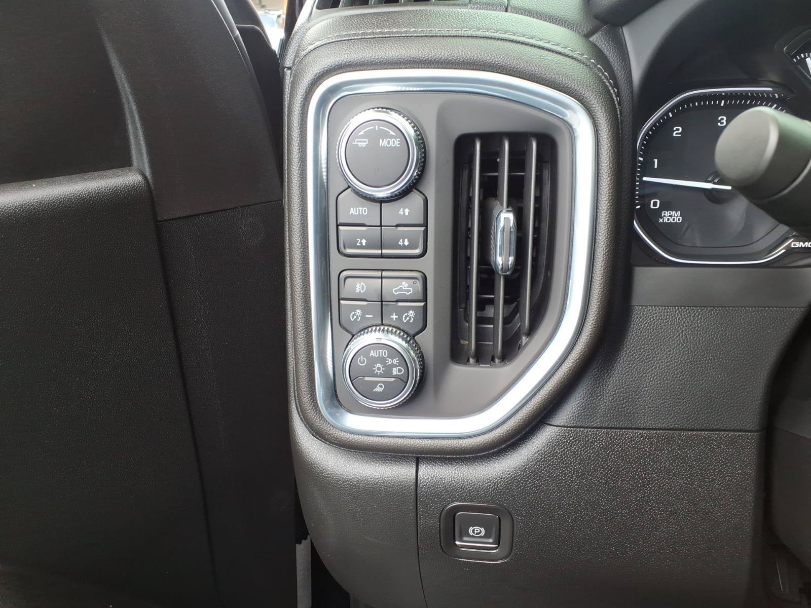 Used 2022 GMC Sierra 2500 SLT w/ SLT Premium Package AWD/4WD image 31