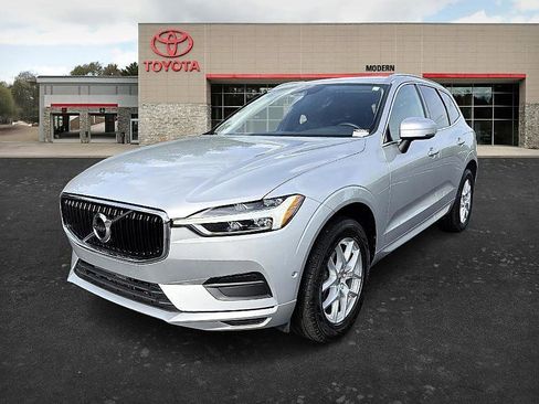 Used 2019 Volvo XC60 T5 Momentum w/ Multimedia Package FWD image 1