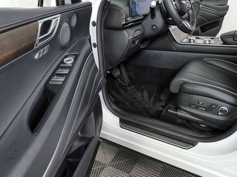 Used 2025 Genesis GV80 2.5T Prestige AWD/4WD image 8