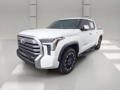 Used 2025 Toyota Tundra Limited AWD/4WD image 51