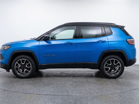 Used 2025 Jeep Compass Trailhawk AWD/4WD image 5