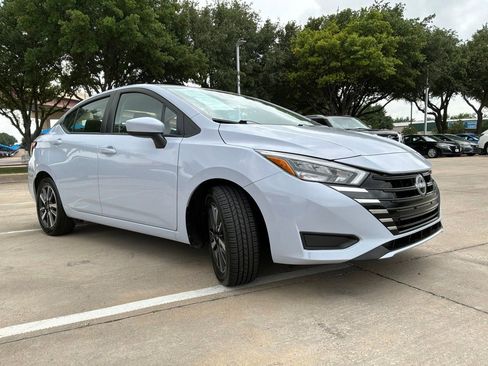 Used 2025 Nissan Versa SV FWD image 5