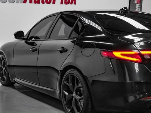 Used 2020 Alfa Romeo Giulia w/ Nero Edizione RWD image 12