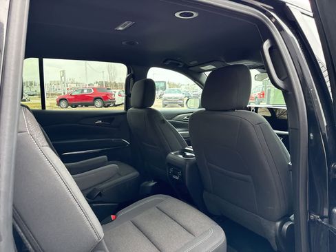 Used 2024 Chevrolet Traverse LT image 11