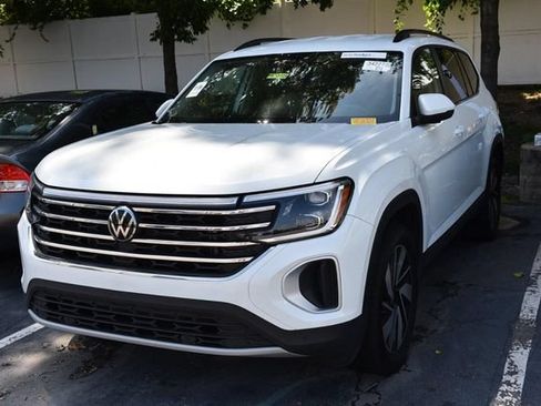 Used 2025 Volkswagen Atlas SE AWD/4WD image 4