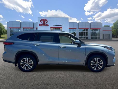 Certified 2020 Toyota Highlander XLE AWD/4WD image 4