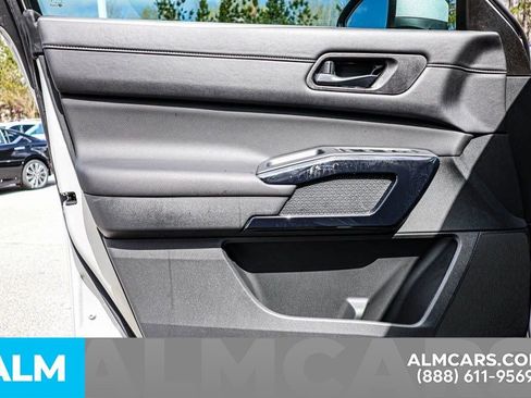 Used 2025 Nissan Pathfinder SV image 54