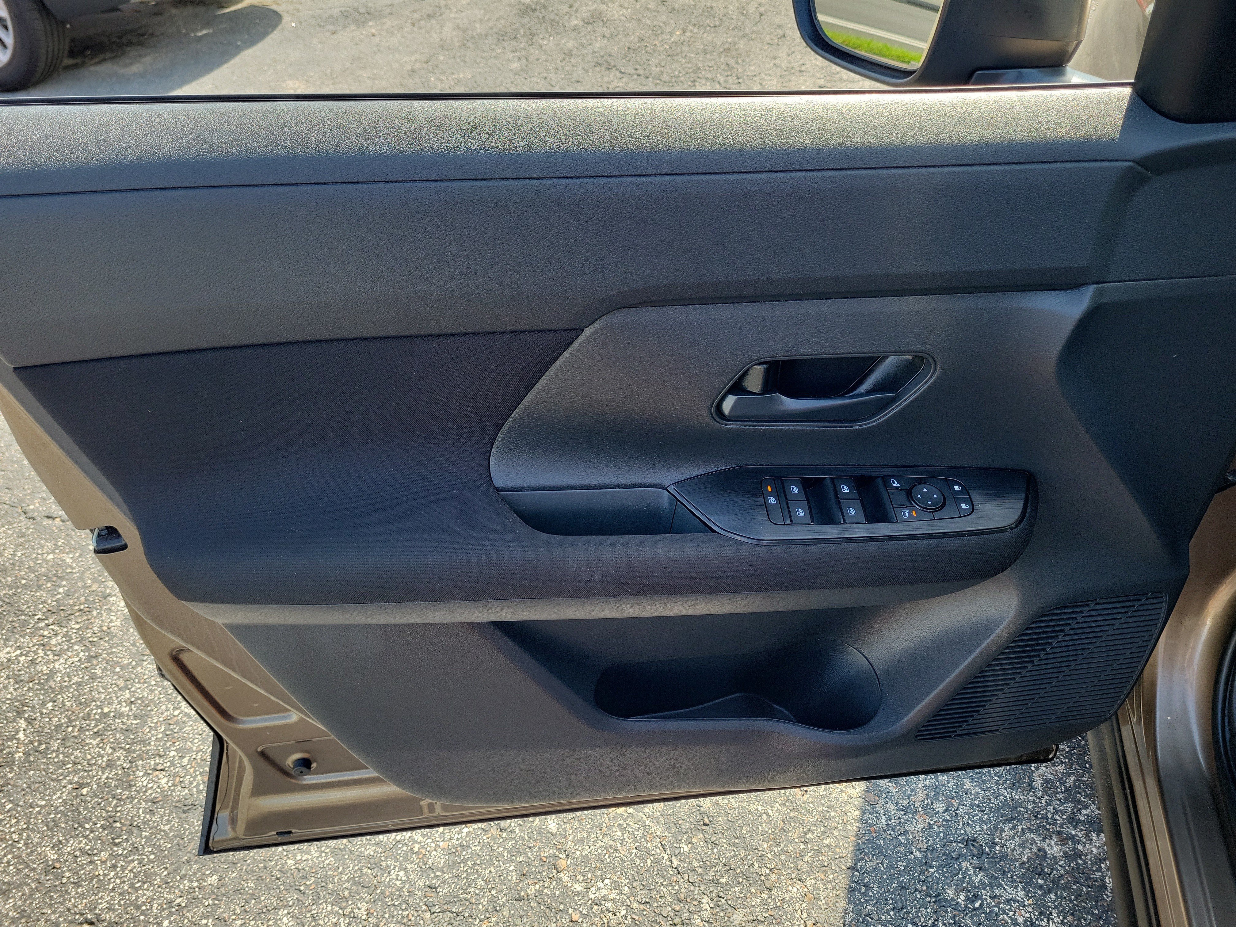 Certified 2025 Nissan Kicks S FWD image 9