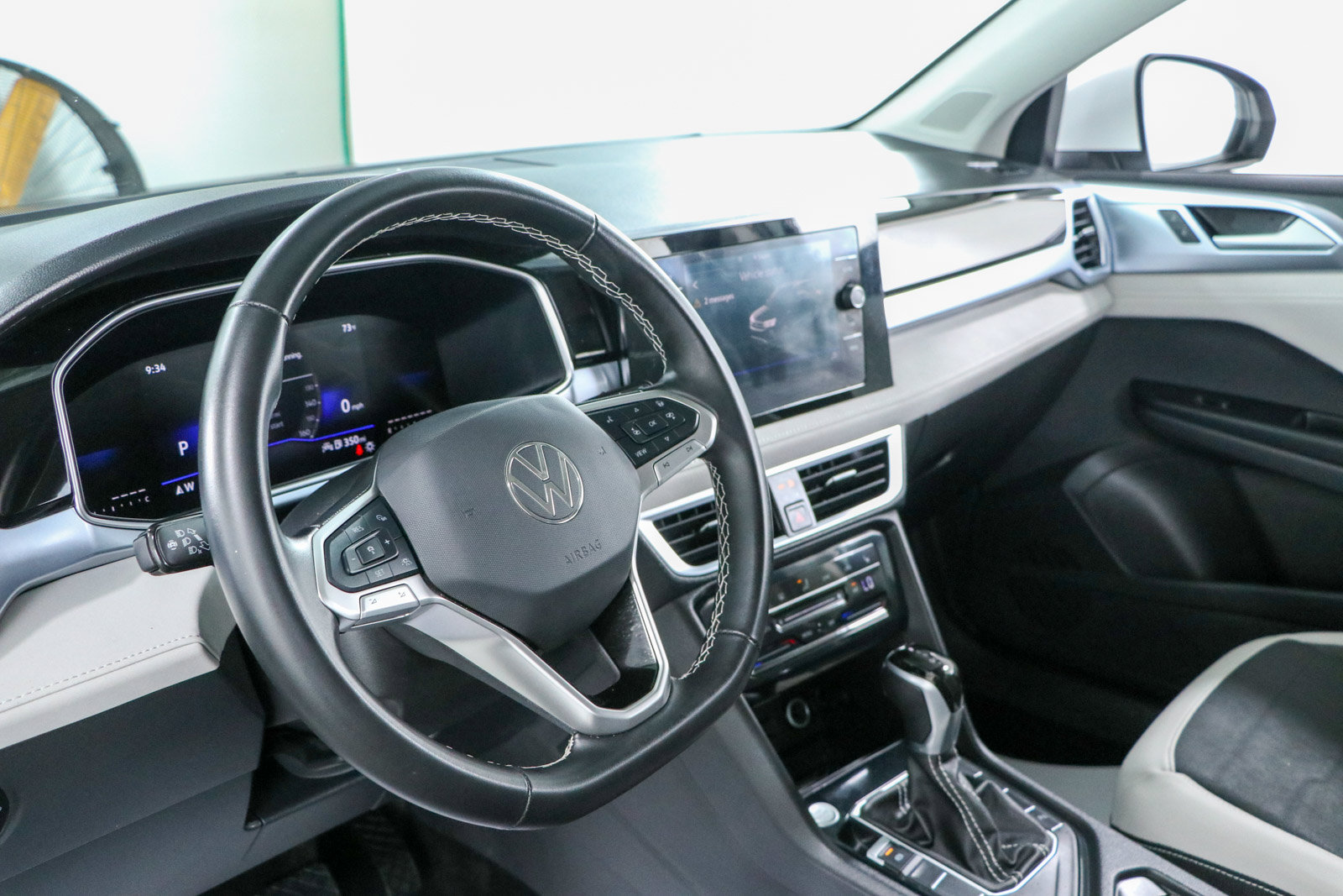 Used 2025 Volkswagen Taos SE FWD image 22