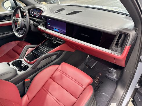 Certified 2026 Porsche Cayenne AWD/4WD image 15