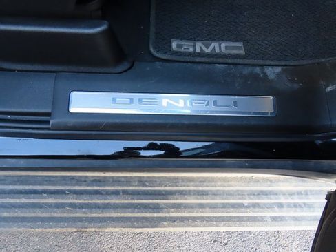 Used 2022 GMC Yukon XL Denali w/ Max Trailering Package image 9