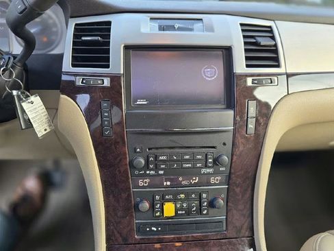 Used 2013 Cadillac Escalade ESV Luxury image 35
