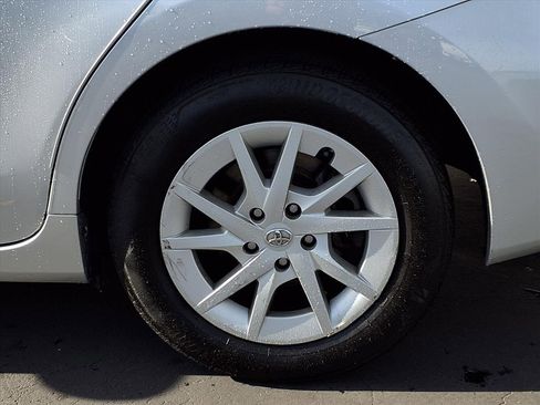 Used 2014 Toyota Prius V Three image 4