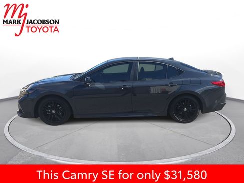 Used 2025 Toyota Camry SE w/ Convenience Package FWD image 14