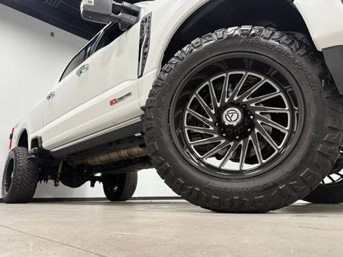 Used 2024 Ford F250 Platinum image 3