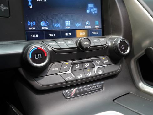 Used 2018 Chevrolet Corvette Stingray Coupe RWD image 58