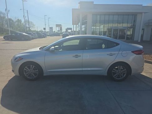 Used 2018 Hyundai Elantra SEL FWD image 2