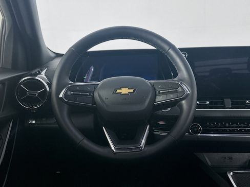 Used 2025 Chevrolet Equinox LT w/ Safety and Technology Package FWD image 18