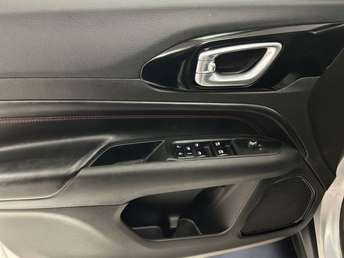 Used 2024 Jeep Compass Trailhawk image 12