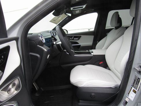 New 2026 Mercedes-Benz GLC 300 4MATIC image 9