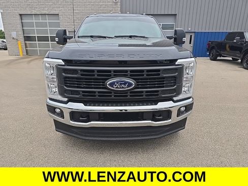 Used 2023 Ford F250 XL AWD/4WD image 2