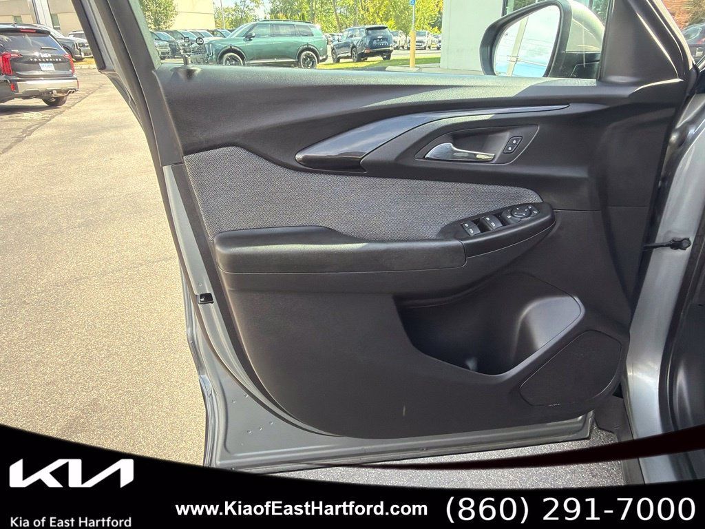 Used 2023 Chevrolet TrailBlazer LT w/ Convenience Package AWD/4WD image 29