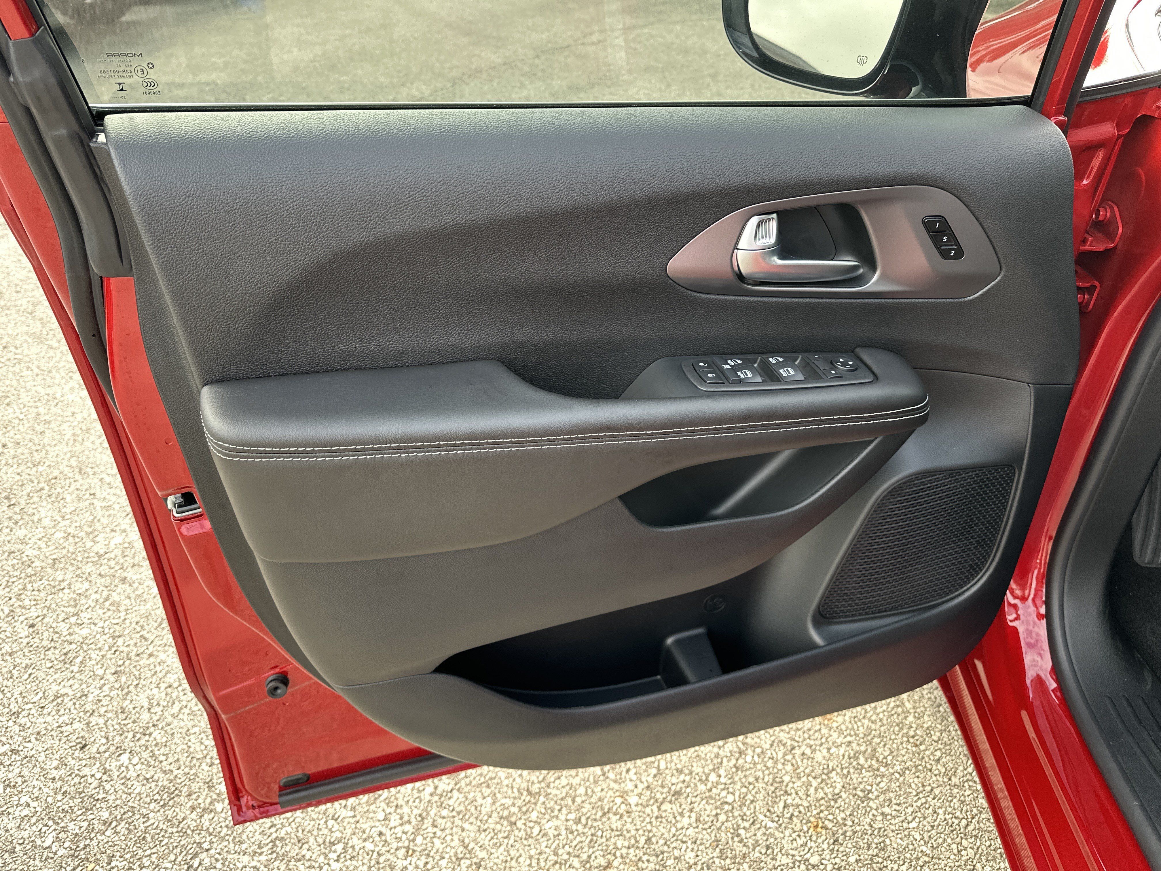 New 2026 Chrysler Pacifica Select FWD image 11