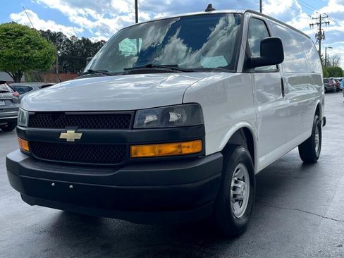 Used 2020 Chevrolet Express 3500 w/ Driver Convenience Package image 4
