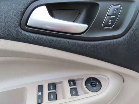 Used 2018 Ford Escape SE w/ SE Sync 3 Package image 13