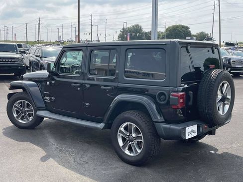 Used 2018 Jeep Wrangler Unlimited Sahara AWD/4WD image 5