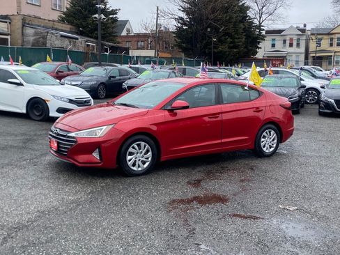 Used 2020 Hyundai Elantra SE w/ Cargo Package (C1) FWD image 3
