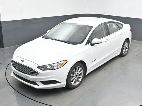 Used 2017 Ford Fusion SE FWD image 15