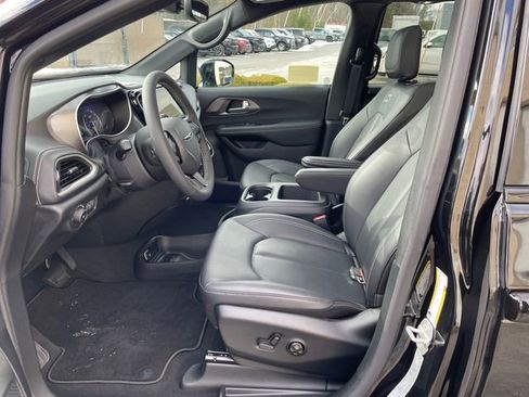 New 2026 Chrysler Pacifica Select AWD/4WD image 39